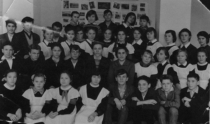 Наш 8 класс, А.Панкратов-3й справа в нижнем ряду, В.Ваганов - 1й слева  в верхнем ряду,1960-е