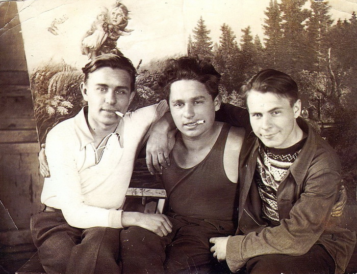 Перед уходом на фронт. Июнь 1941 г. Товарищи по работе. Валерий Никифоров, Гавриил Попов, Борис Ряузов. Красноярск.